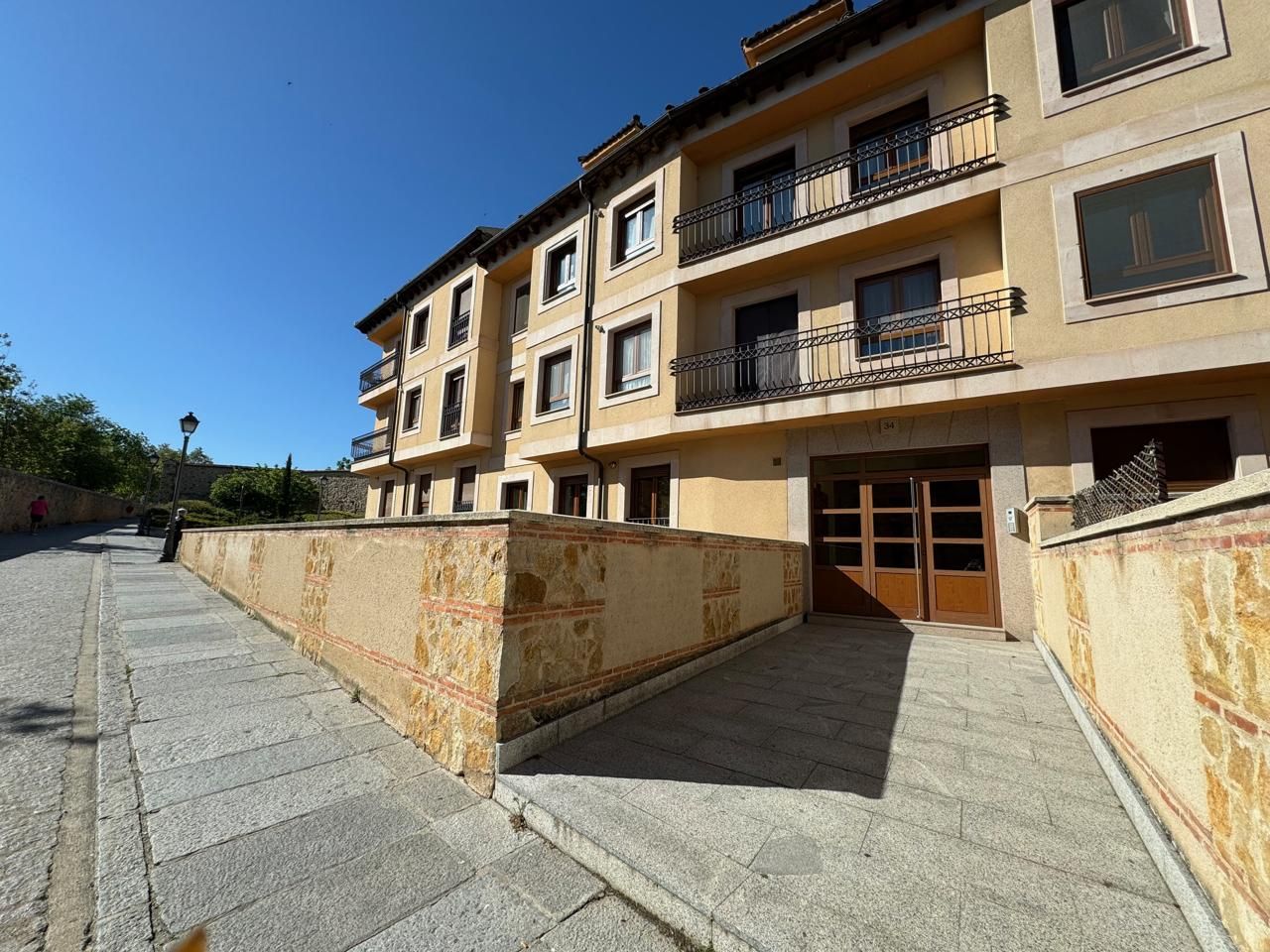 Vista exterior de Planta baixa de lloguer en Segovia Capital amb Traster i Moblat