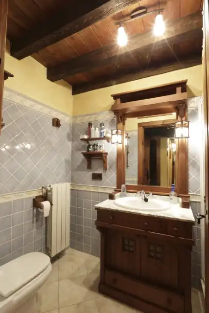 Baño de Finca rústica en venta en Elgoibar con Calefacción, Jardín privado y Terraza
