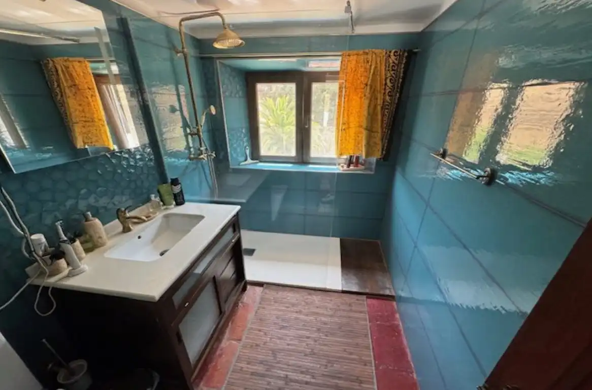 Baño de Finca rústica en venta en Casares con Aire acondicionado, Calefacción y Jardín privado