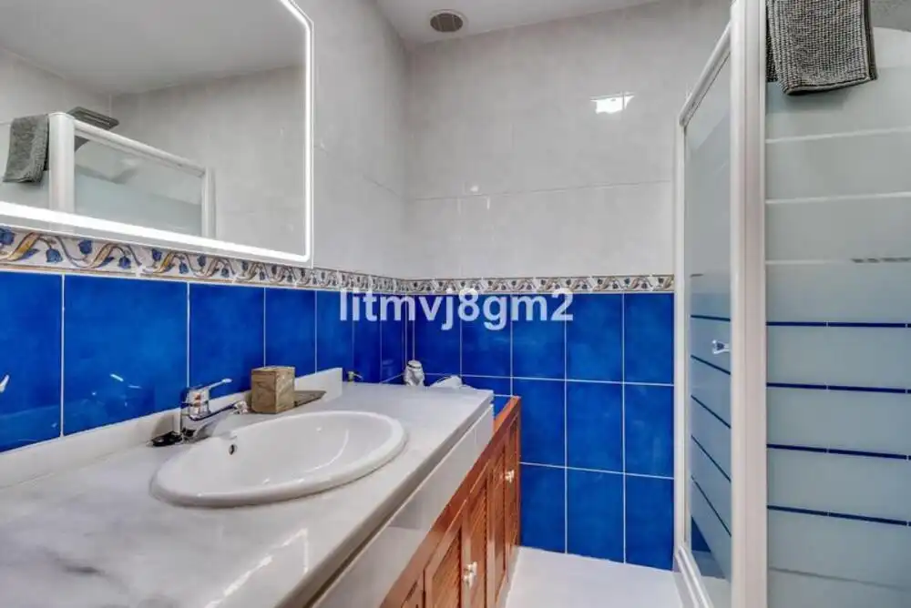 Bany de Casa adosada de lloguer en Mijas amb Aire condicionat, Terrassa i Piscina