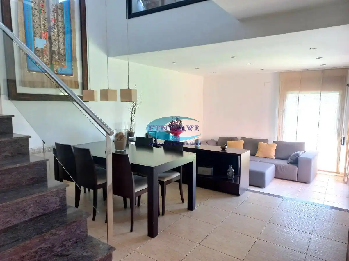 Sala de estar de Casa o chalet en venta en L'Ametlla del Vallès con Calefacción y Piscina