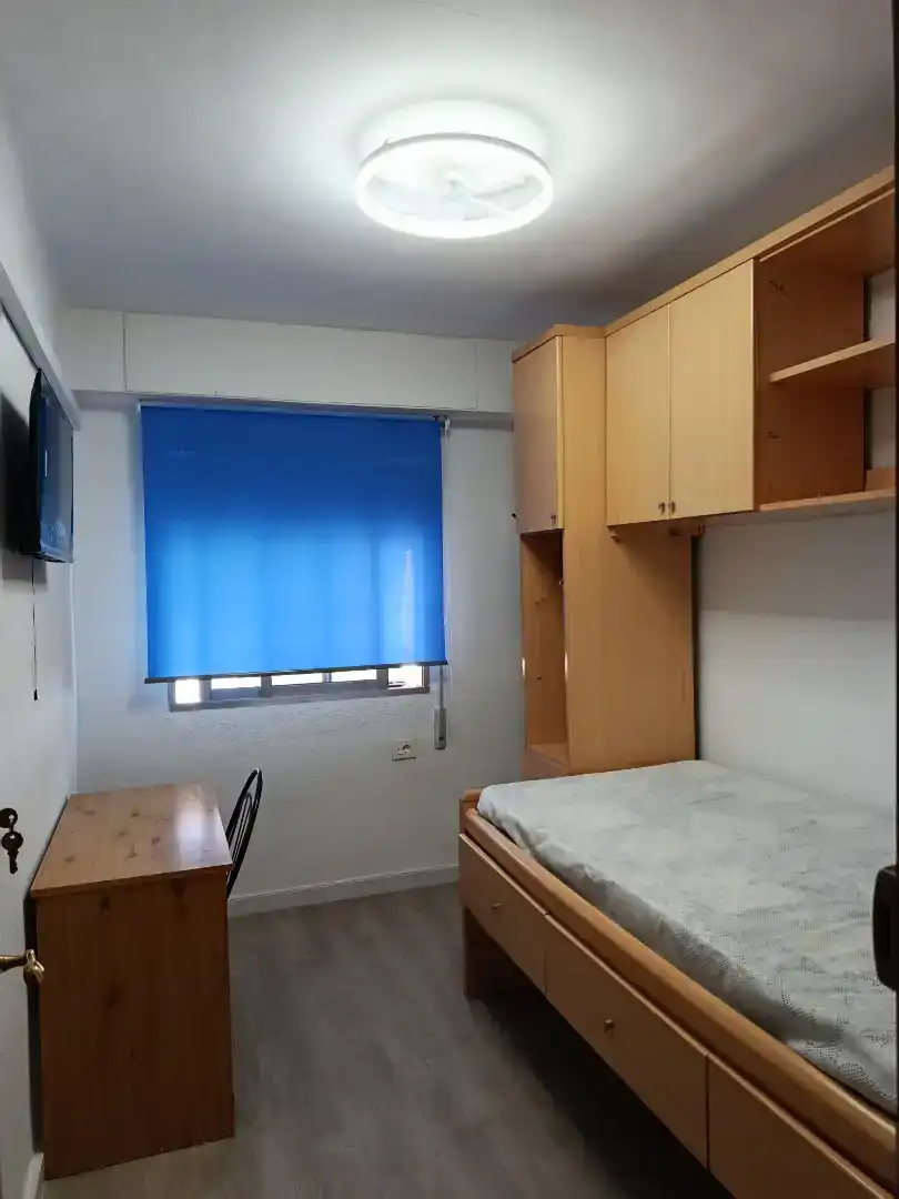 Bedroom of Flat for share in Casco Antiguo