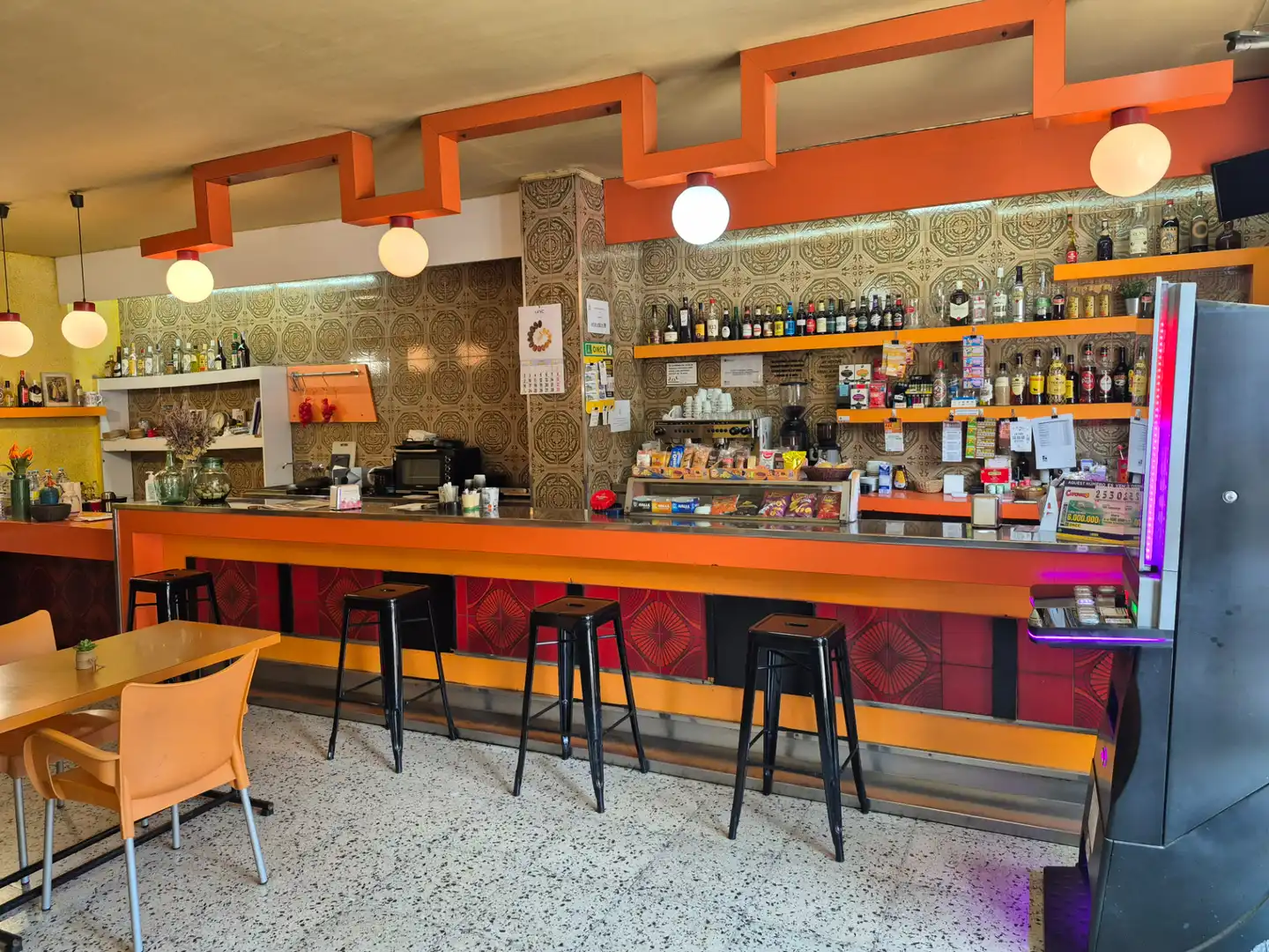 Business premises for transfer in Avinguda Castellbisbal 28, imagen 2