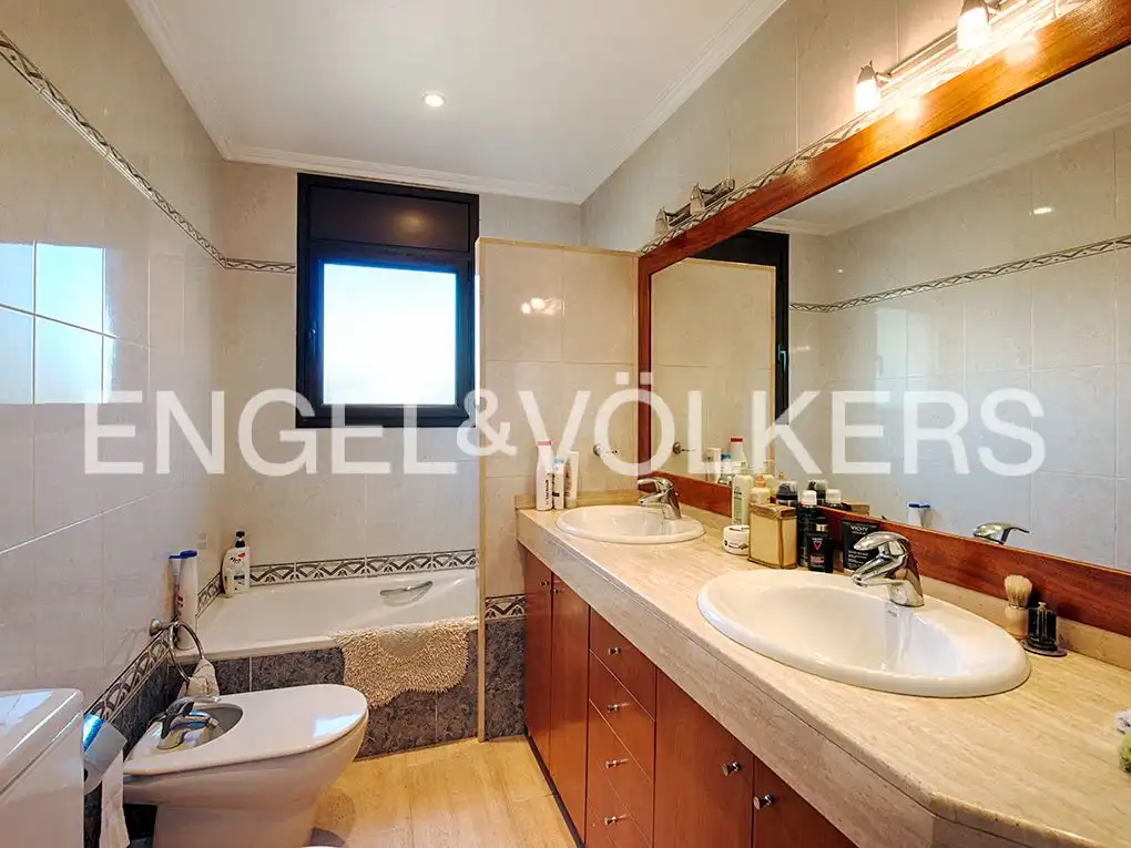 Badezimmer von Haus oder Chalet zum Verkauf in Mollet de Peralada mit Heizung, Terrasse und Abstellraum