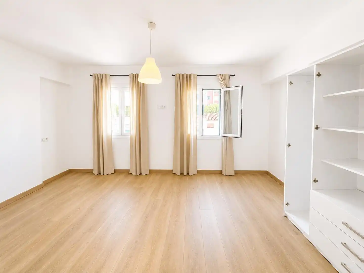 Habitación de Piso de alquiler en  Palma de Mallorca con Balcón y Alarma