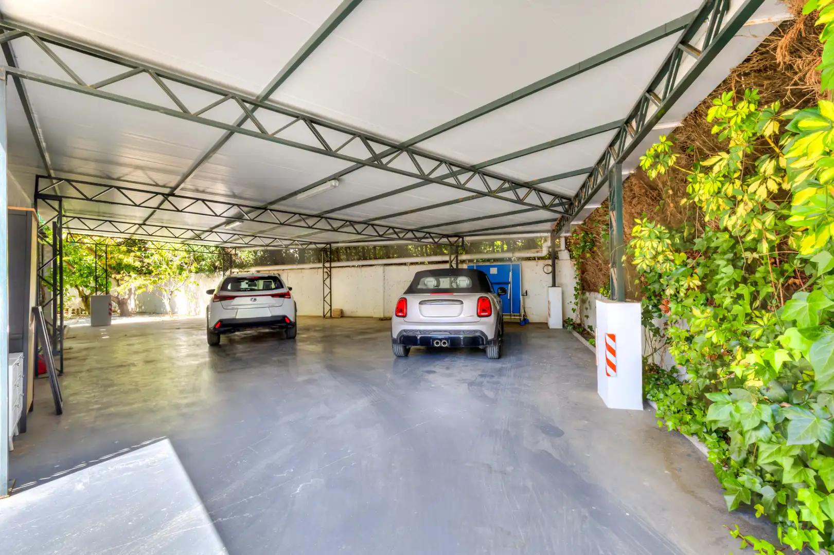 Parkplatz von Haus oder Chalet zur Miete in Marbella mit Klimaanlage, Privatgarten und Terrasse