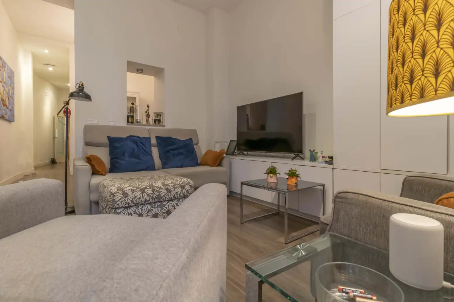 Living room of Flat for sale in Sevilla  with Air Conditioner, Heating and Balcony