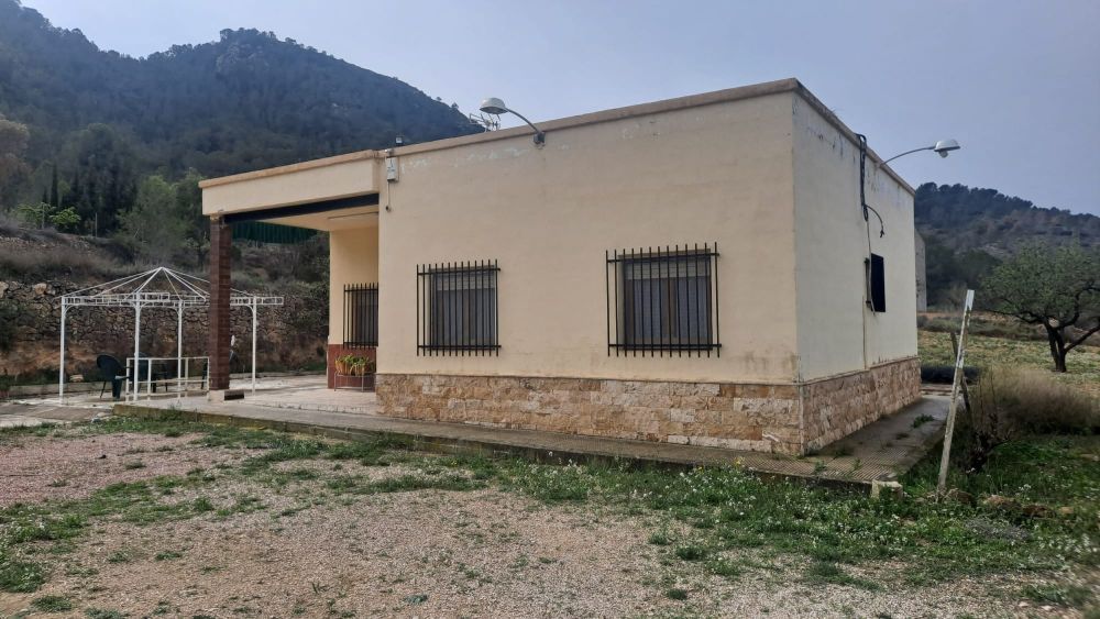 Vista exterior de Finca rústica en venda en Hondón de las Nieves / El Fondó de les Neus amb Calefacció, Jardí privat i Piscina