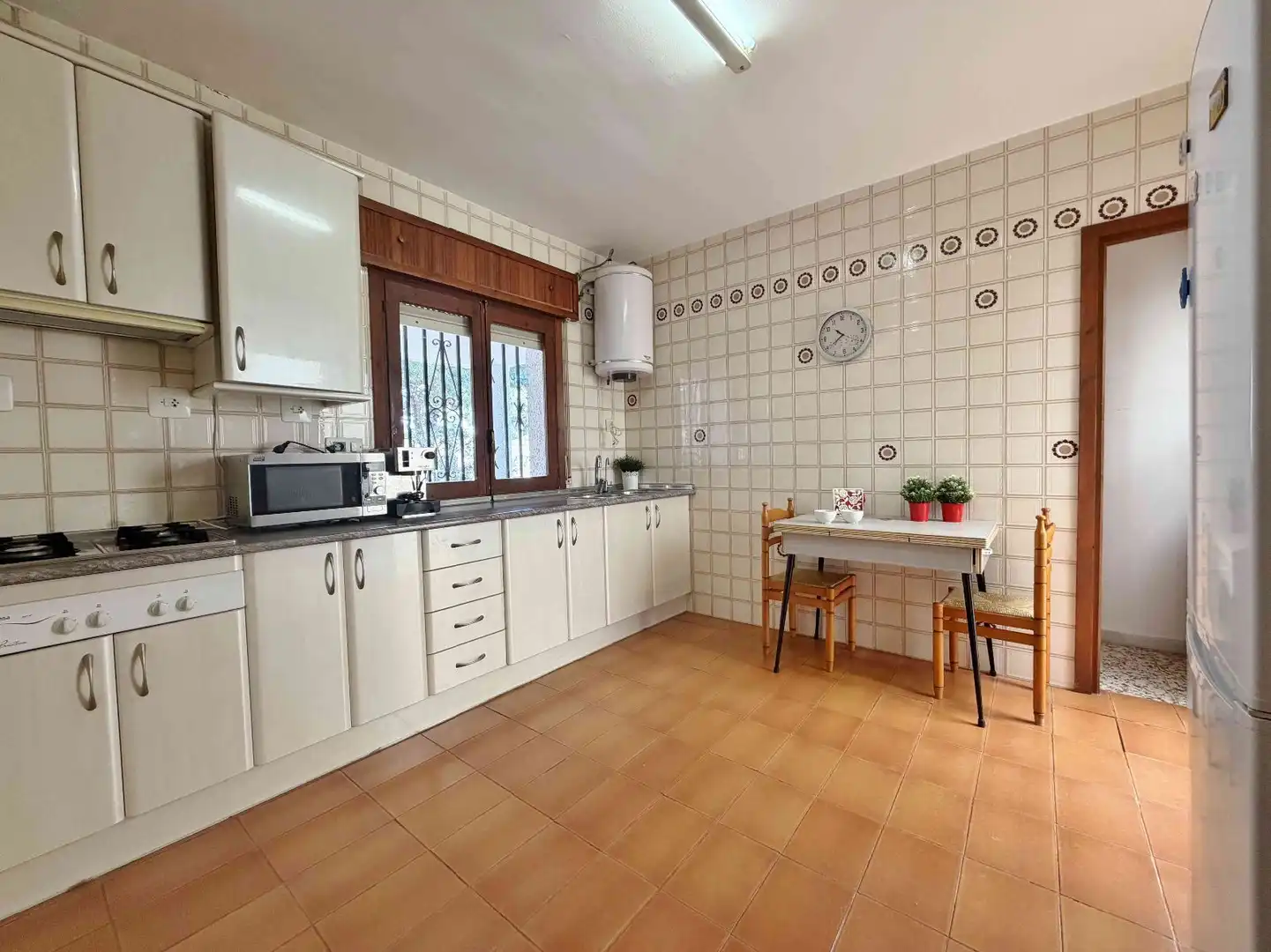 Cocina de Casa o chalet en venta en Almería con Aire acondicionado, Jardín privado y Terraza
