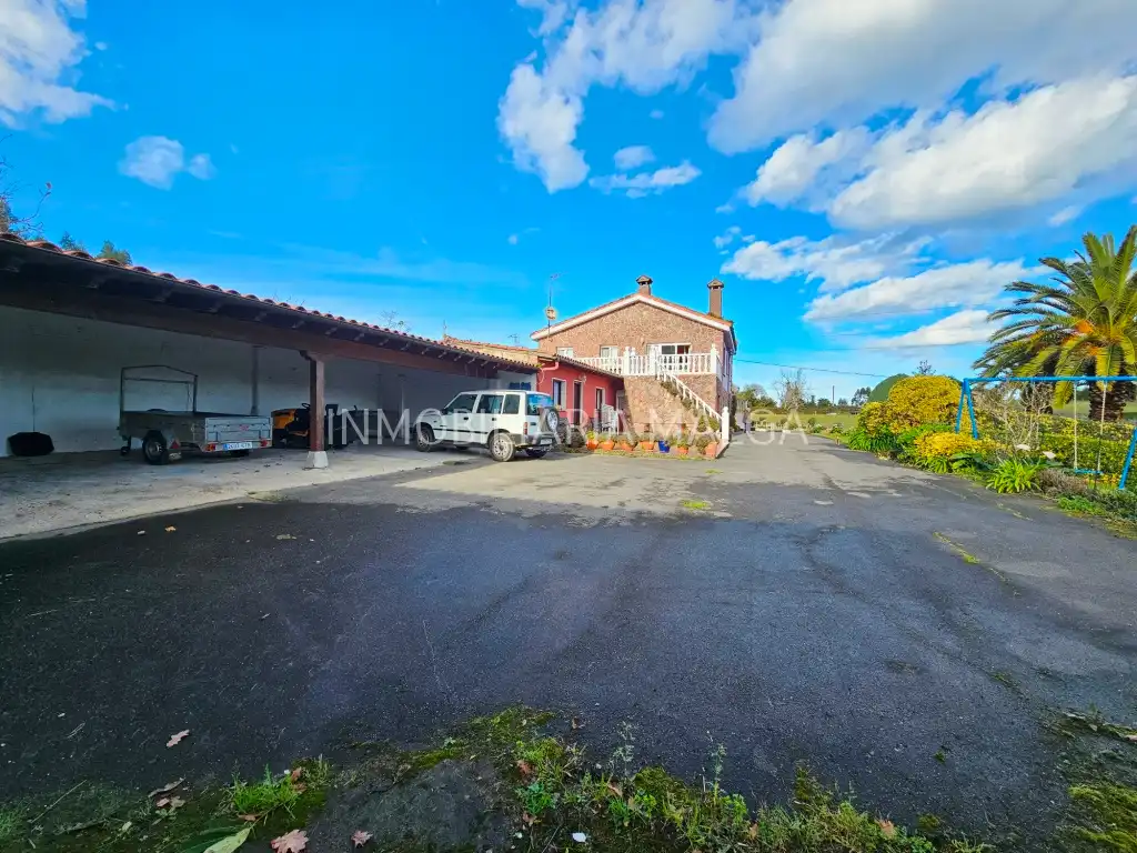 Vista exterior de Casa o chalet en venta en Colunga con Calefacción, Jardín privado y Parquet