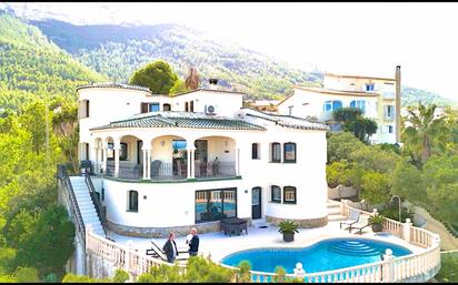 Vista exterior de Casa o xalet en venda en Dénia amb Aire condicionat, Terrassa i Piscina