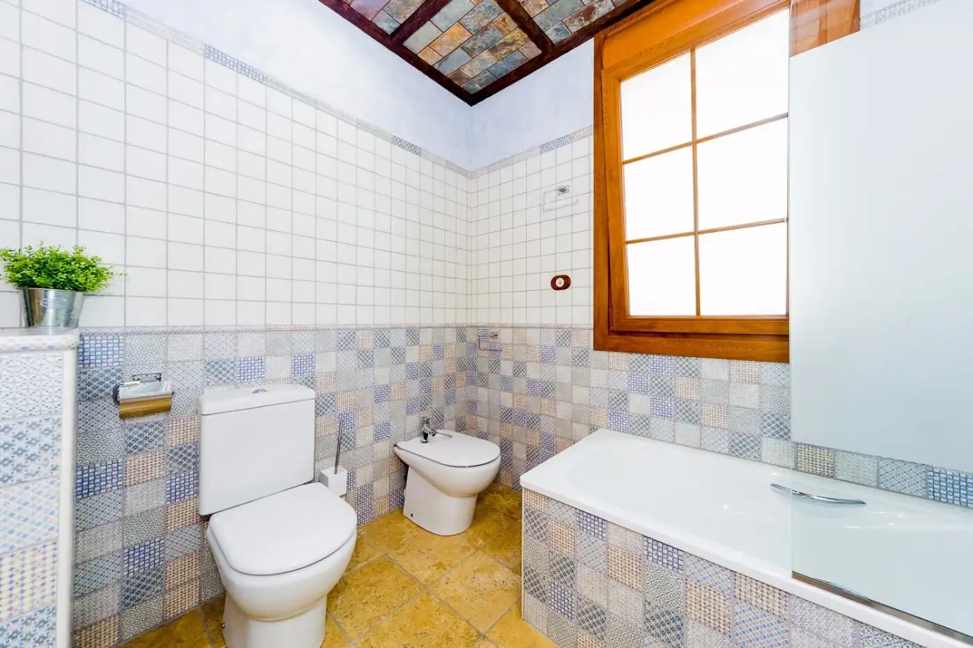 Baño de Finca rústica en venta en Almoradí con Aire acondicionado, Calefacción y Jardín privado