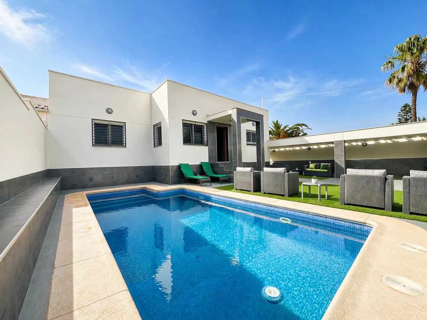 Piscina de Casa o chalet en venta en Torrevieja con Aire acondicionado, Calefacción y Jardín privado