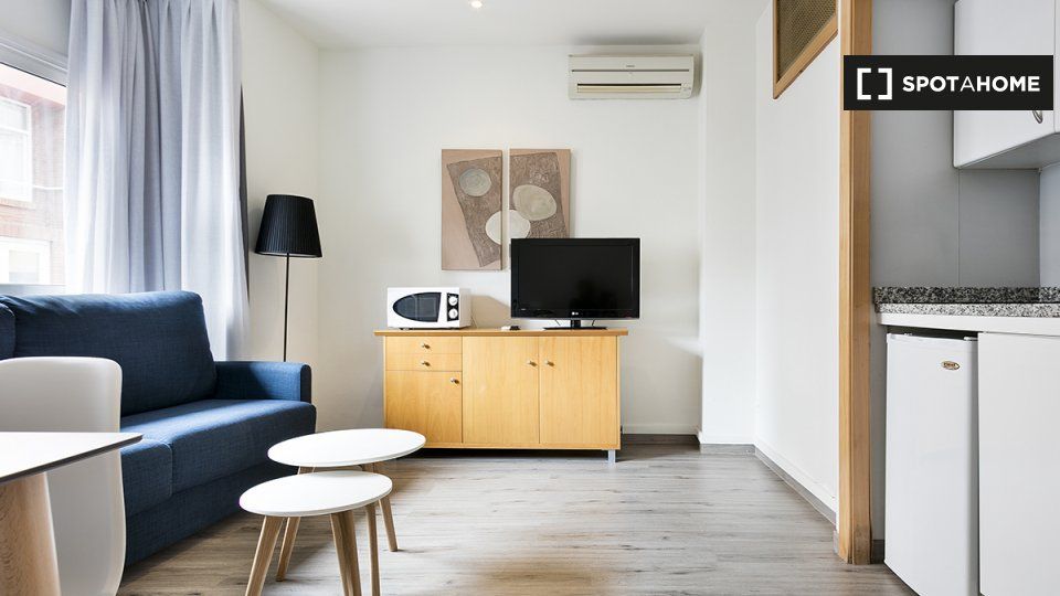 Living room of Flat to rent in  Barcelona Capital  with Air Conditioner, Heating and Furnished