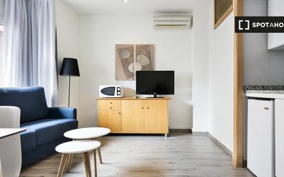 Living room of Flat to rent in  Barcelona Capital  with Air Conditioner, Heating and Furnished
