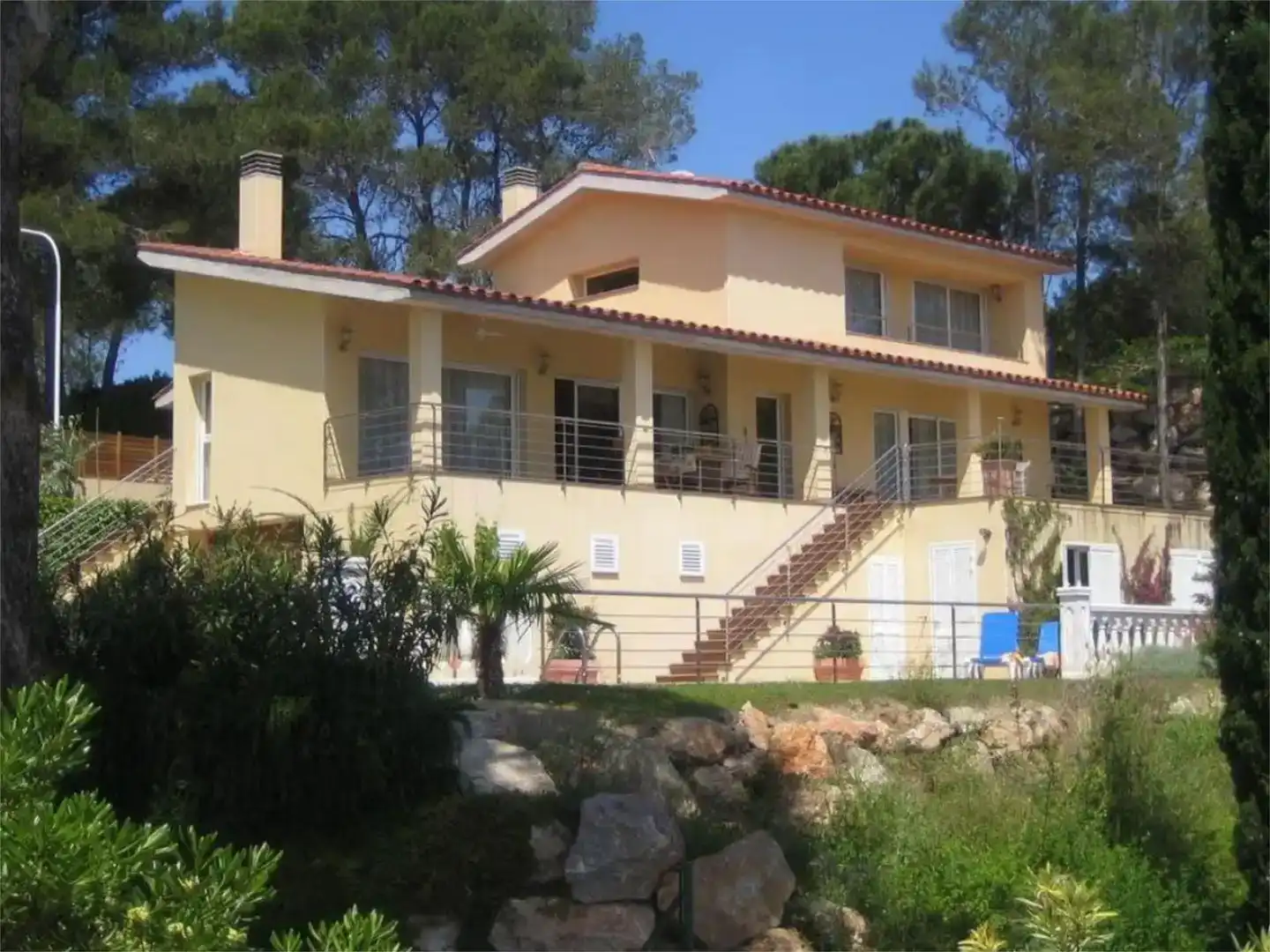 Außenansicht von Country house zur Miete in L'Estartit mit Klimaanlage, Schwimmbad und Balkon
