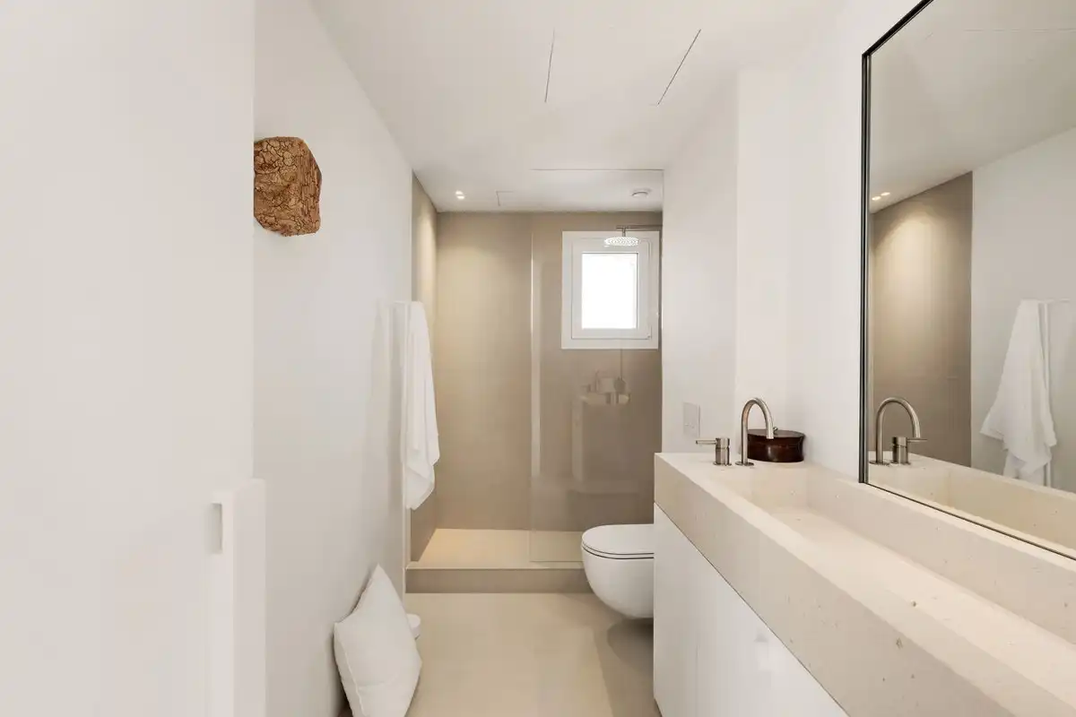Bany de Casa o xalet en venda en Estepona amb Aire condicionat, Jardí privat i Terrassa
