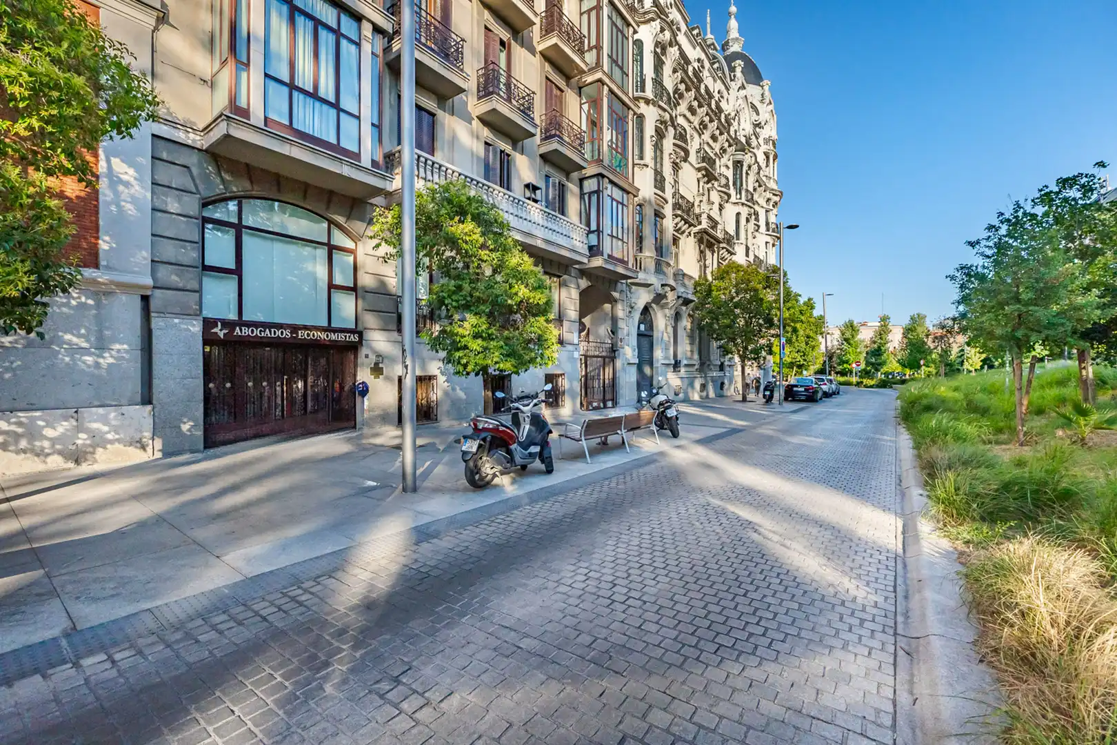 Außenansicht von Geschaftsraum zur Miete in Madrid mit Klimaanlage, Heizung und Alarm