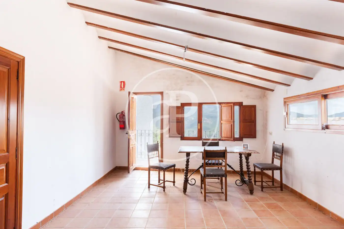 Menjador de Finca rústica en venda en Requena amb Aire condicionat, Calefacció i Jardí privat