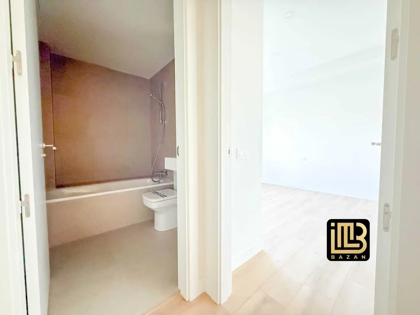 Bathroom of Flat for rent in Málaga  with Air Conditioner, Heating and Private garden