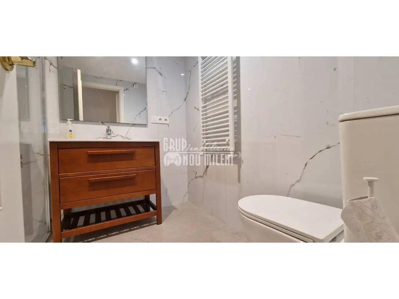 Bany de Dúplex de lloguer en Valencia amb Aire condicionat, Jardí privat i Parquet