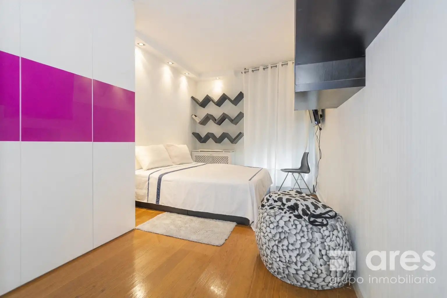 Bedroom of Flat for sale in Madrid  with Air Conditioner, Heating and Private garden