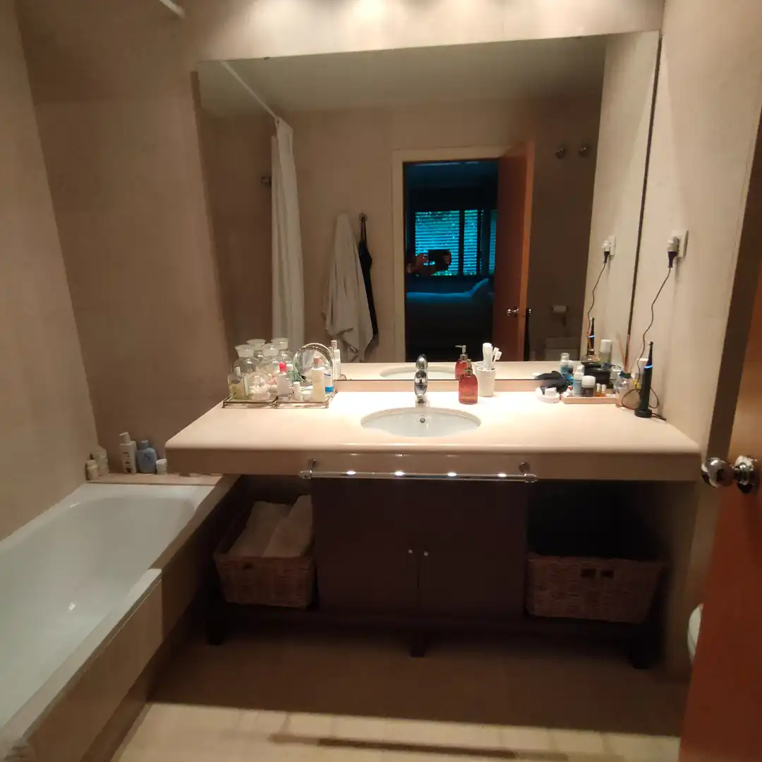 Badezimmer von Wohnung zur Miete in Sant Cugat del Vallès mit Klimaanlage, Parkett und Terrasse