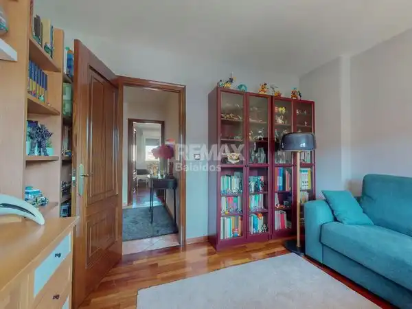 Casa adosada en venta en Vigo  con Calefacción, Jardín privado y Terraza