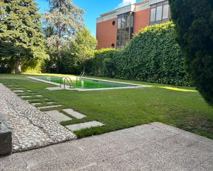 Swimming pool of Flat to rent in  Madrid Capital  with Air Conditioner, Heating and Parquet flooring