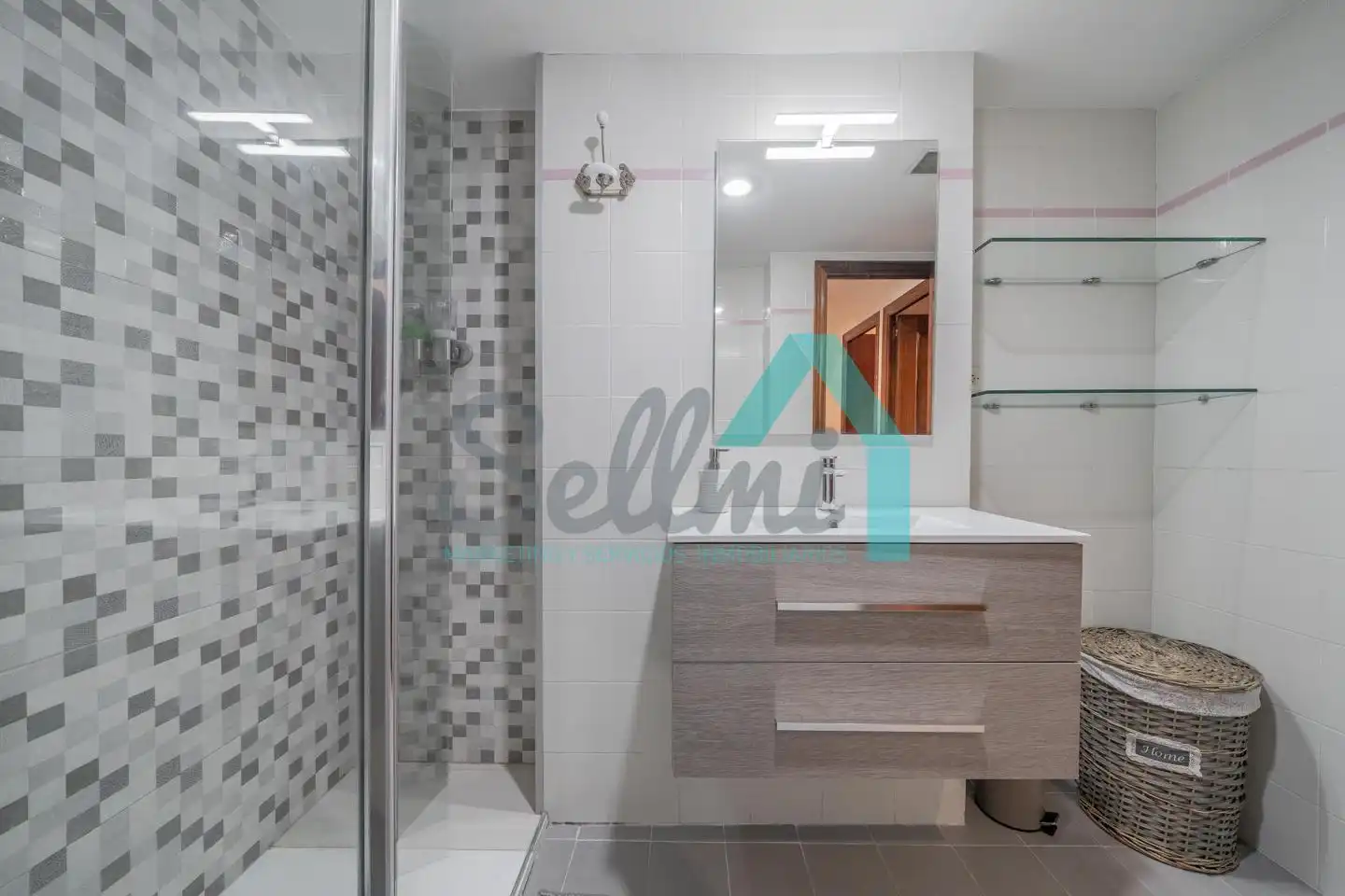 Baño de Planta baja de alquiler en Oviedo  con Calefacción, Parquet y Amueblado