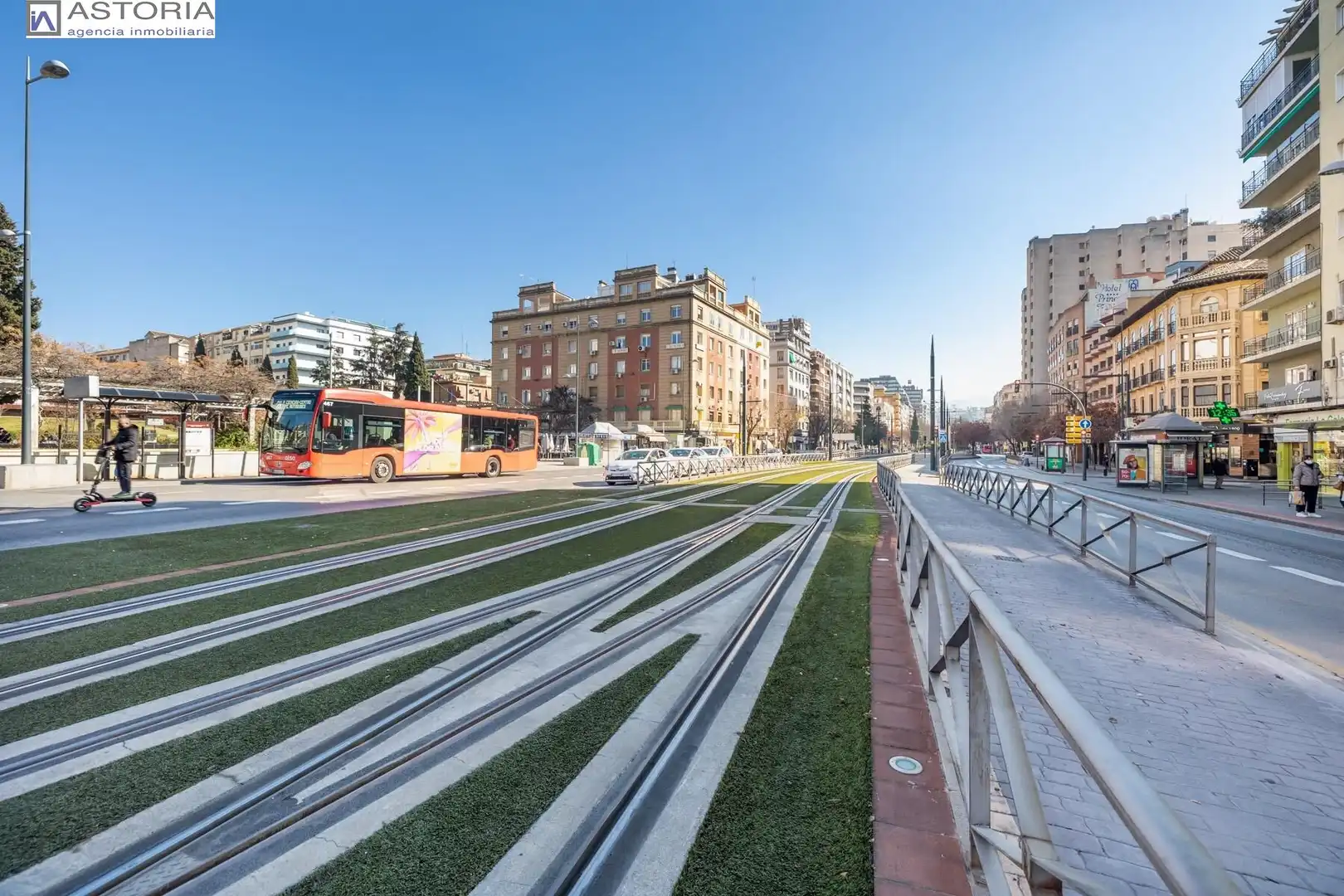 Vista exterior de Local en venta en Granada con Aire acondicionado