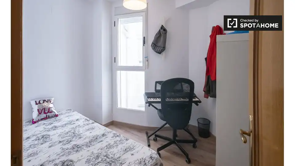 Bedroom of Flat for rent in Valencia  with Air Conditioner, Heating and Furnished
