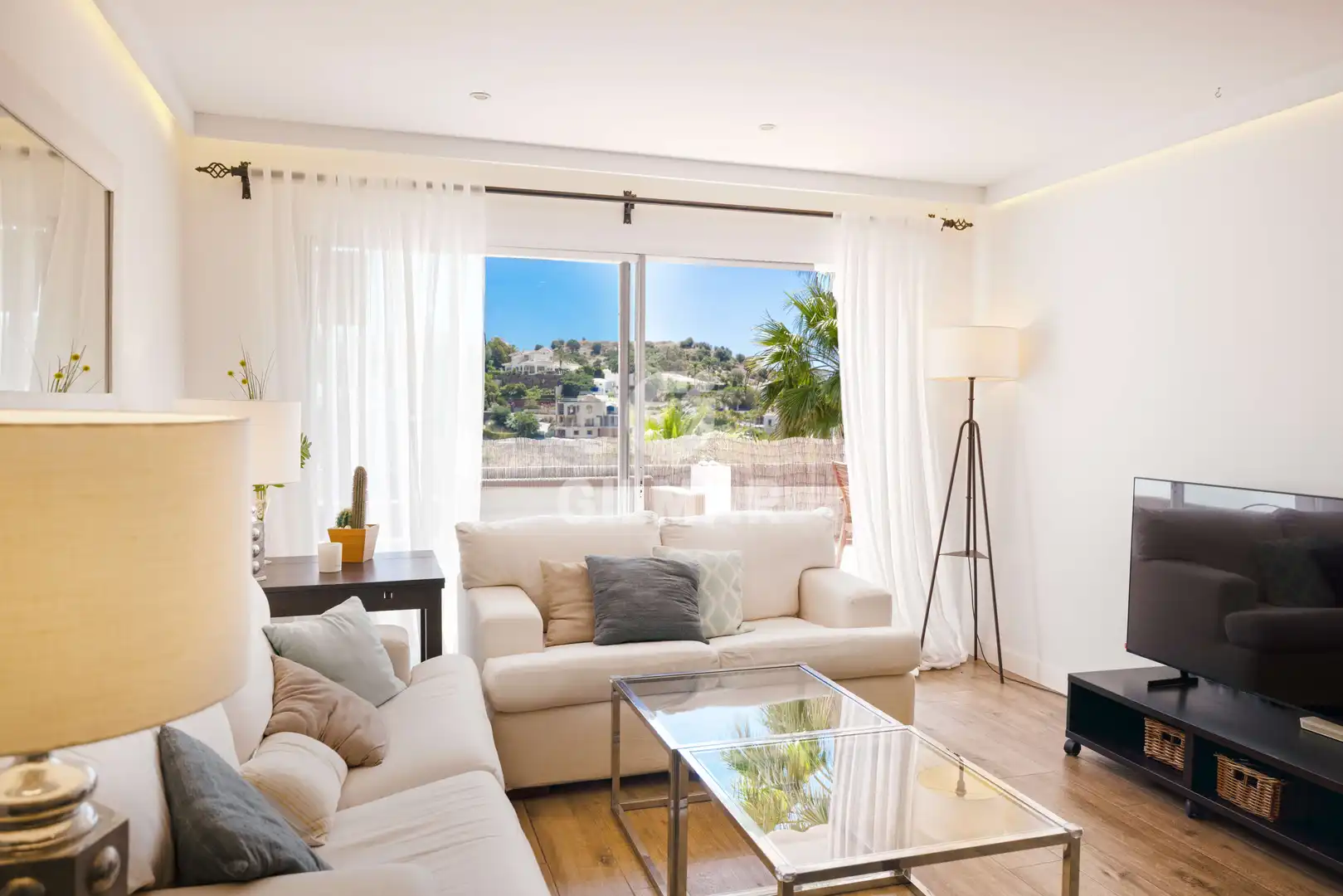 Living room of Apartments for sale in Benahavís  with Heating, Swimming Pool and Balcony