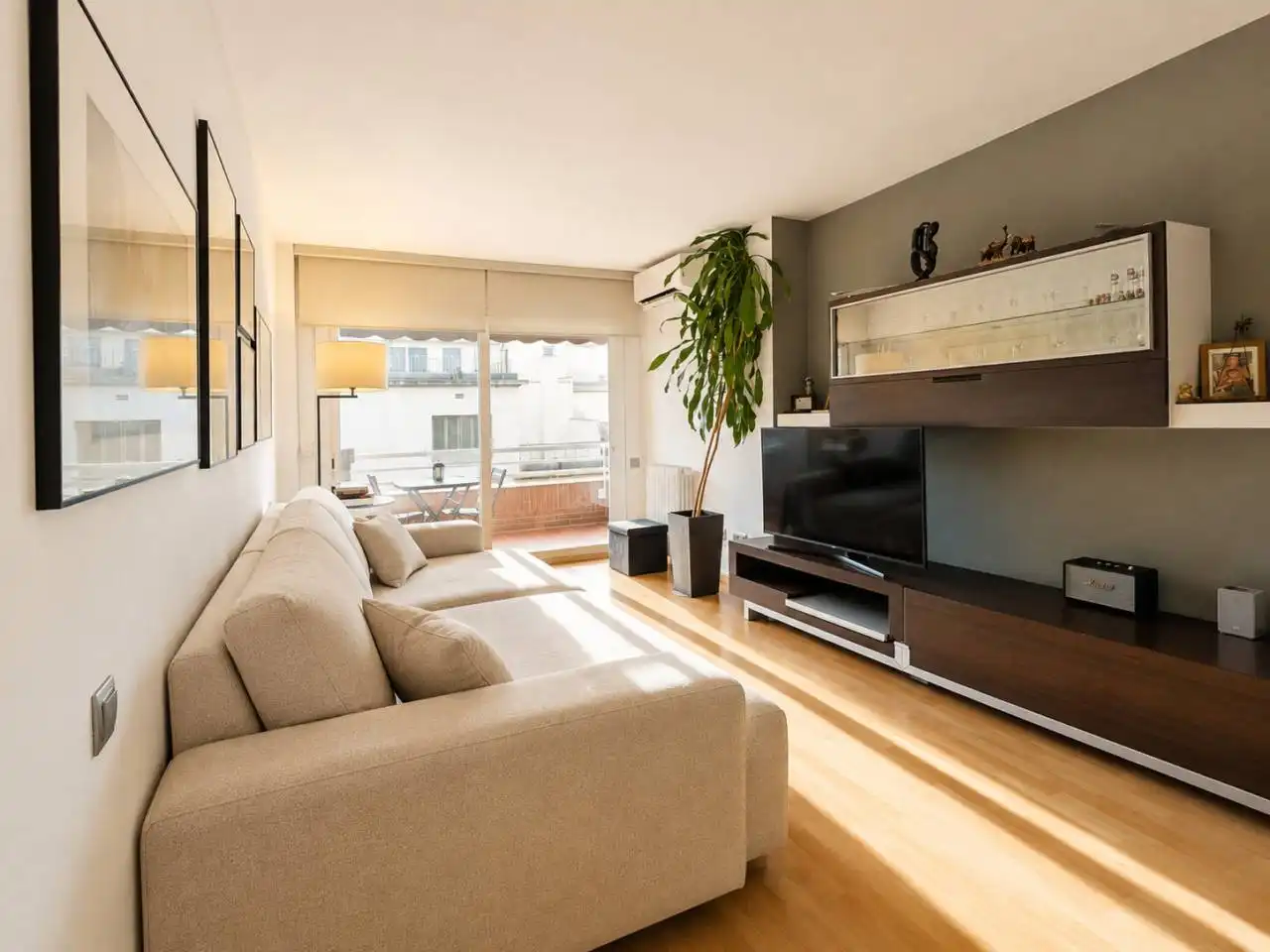 Living room of Flat for rent in Manresa  with Air Conditioner, Heating and Parquet flooring