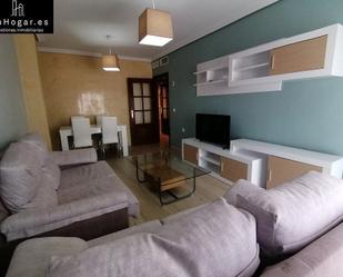 Sala d'estar de Apartament de lloguer en Badajoz Capital amb Aire condicionat i Balcó