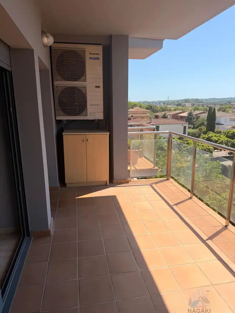 Terrasse von Wohnung zum Verkauf in Salt mit Klimaanlage und Heizung