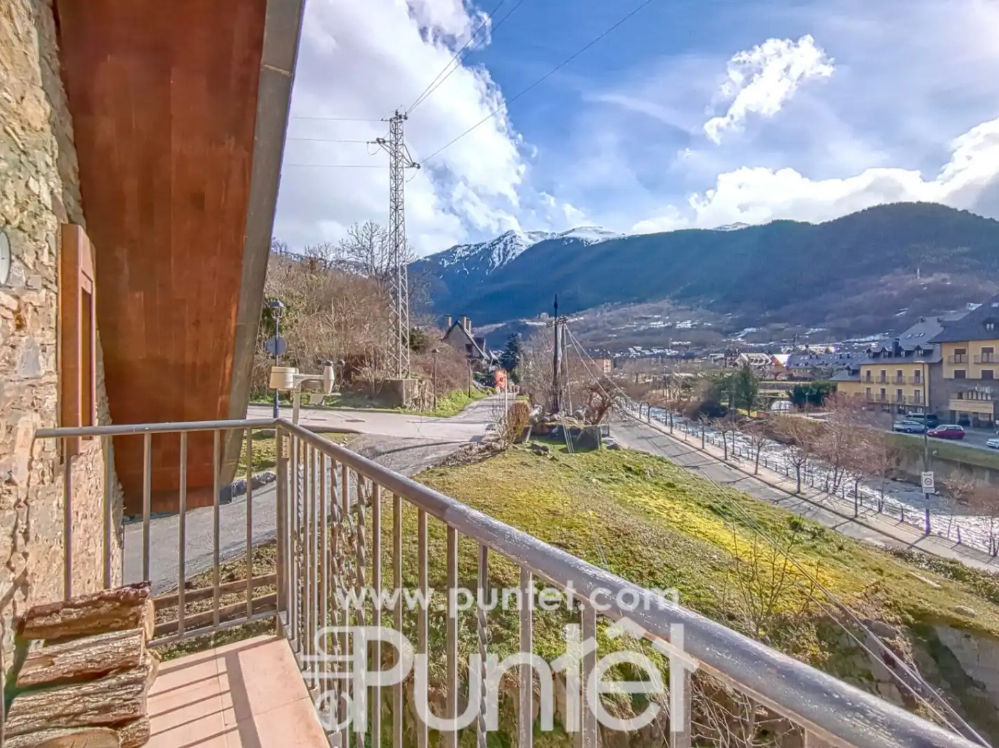 Vista exterior de Dúplex en venta en Vielha e Mijaran con Calefacción, Terraza y Balcón