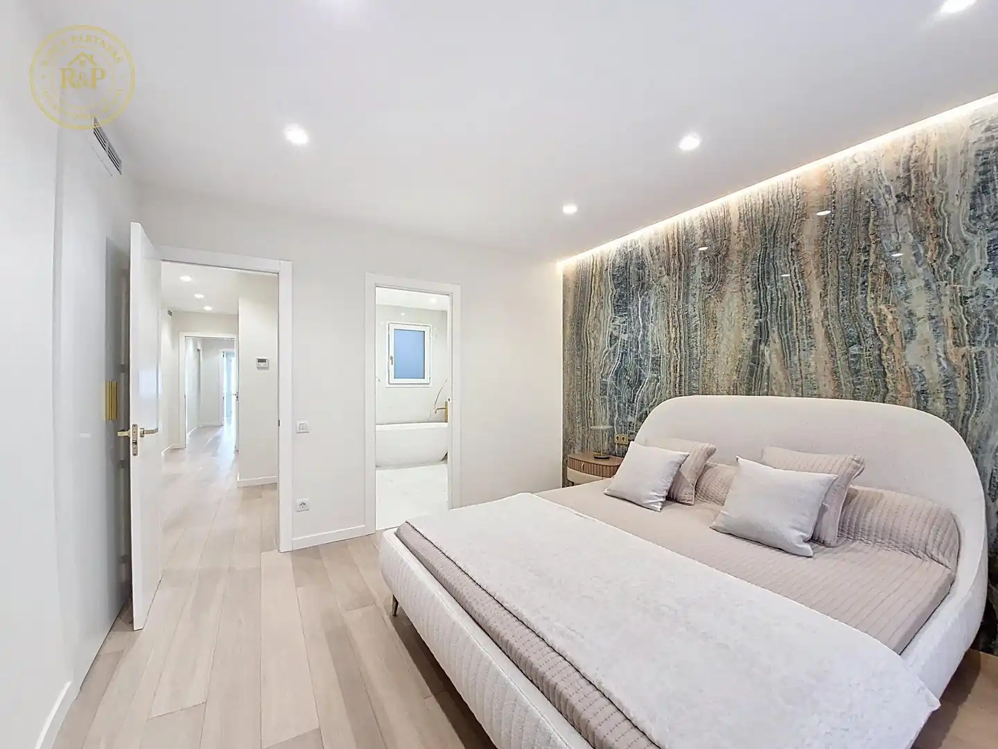 Bedroom of Flat for sale in Barcelona  with Heating, Storage room and Swimming Pool