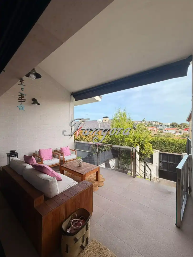 Terrassa de Casa adosada en venda en Sopela amb Calefacció, Jardí privat i Parquet