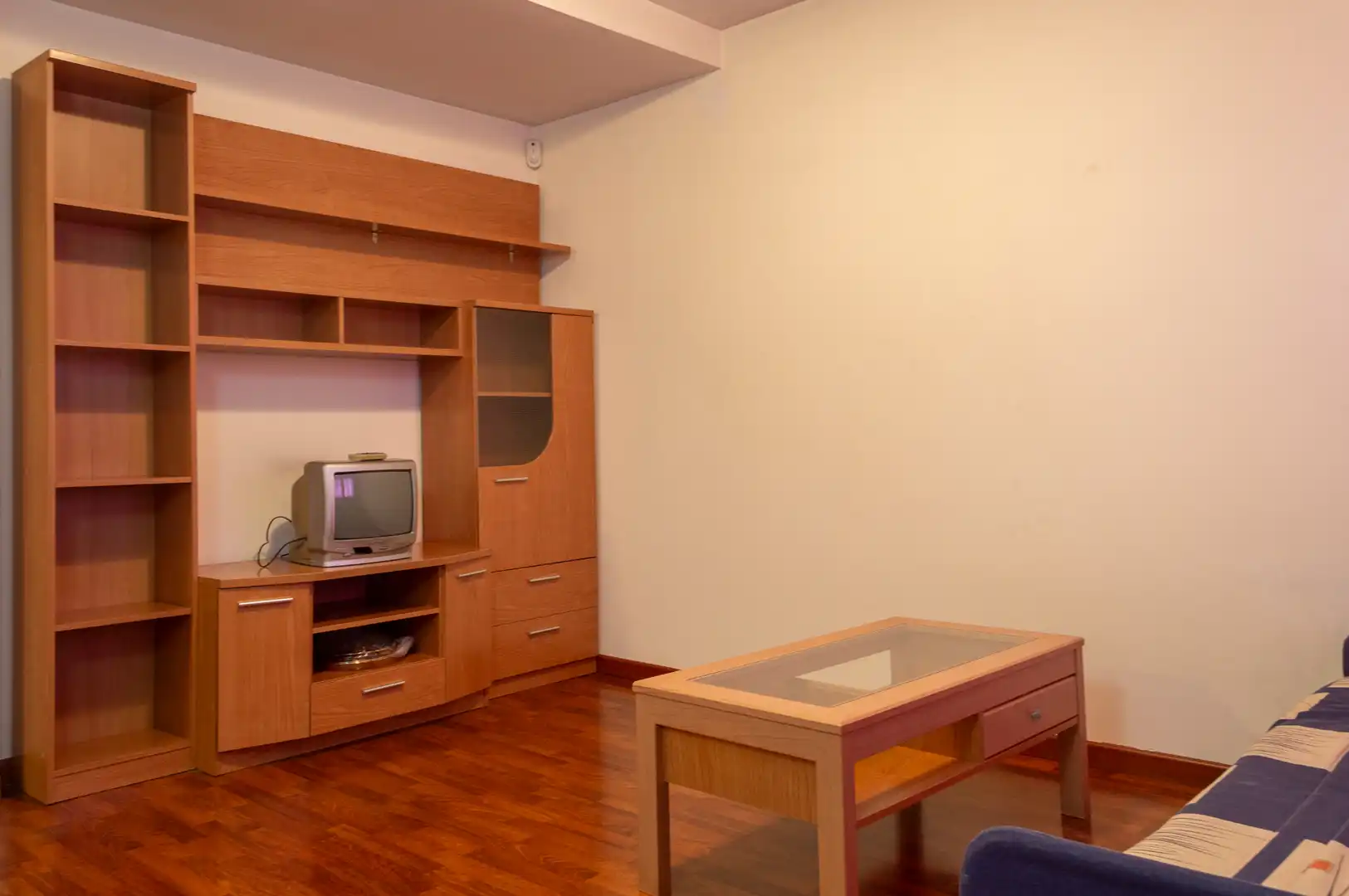 Sala de estar de Apartamento en venta en Fontanar con Parquet, Trastero y Piscina comunitaria
