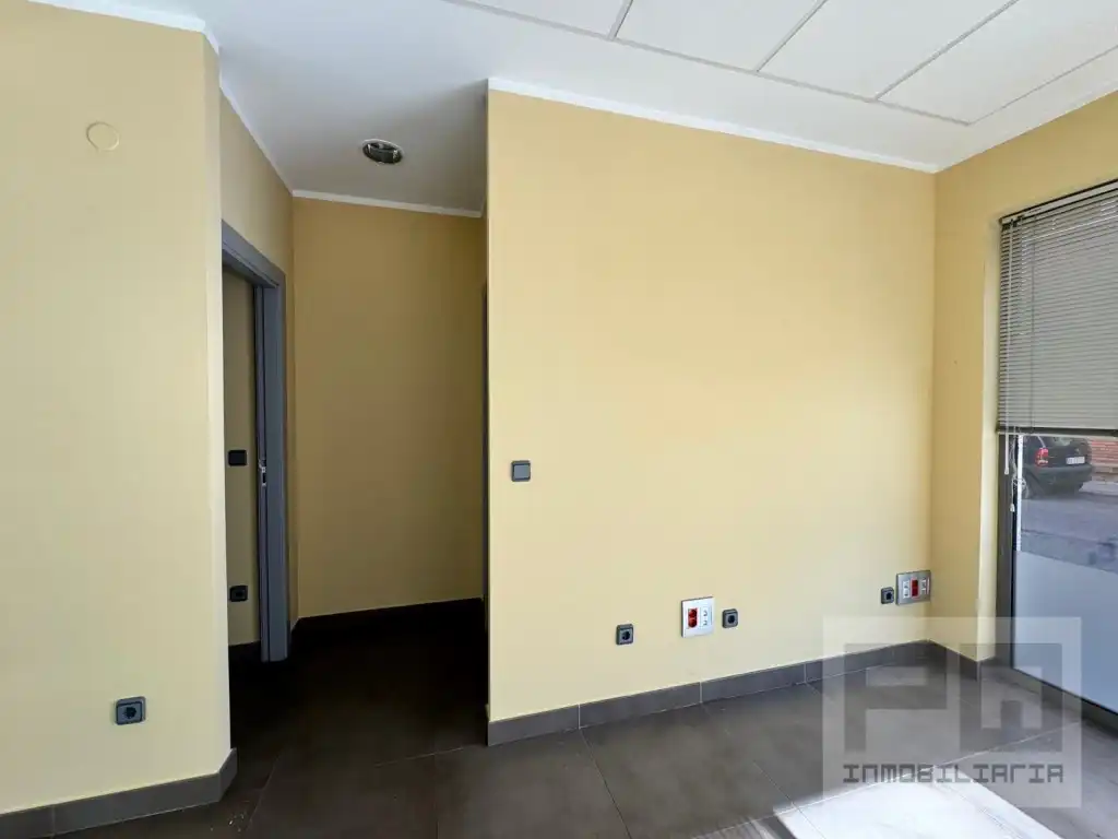 Local comercial en venta en Calle Virgen De La Soterraña, imagen 4