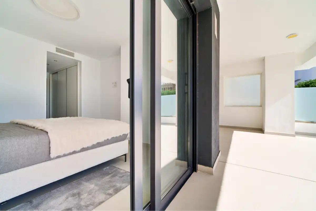 Dormitori de Planta baixa en venda en Estepona amb Aire condicionat, Jardí privat i Terrassa