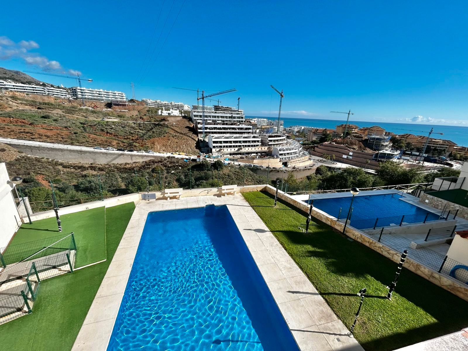 Piscina de Pis de lloguer en Fuengirola amb Aire condicionat, Moblat i Forn