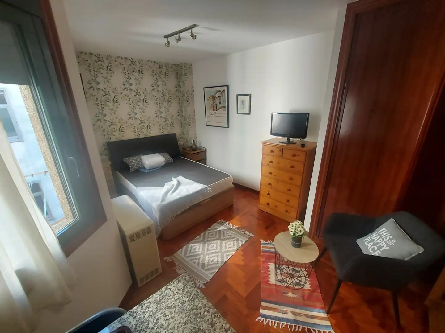 Dormitori de Estudi de lloguer en Vigo  amb Parquet, Moblat i Forn