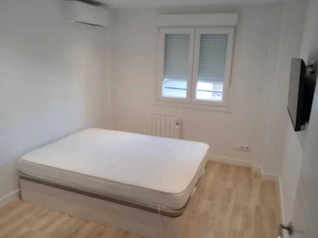 Bedroom of Flat for sale in Madrid  with Air Conditioner, Heating and Terrace