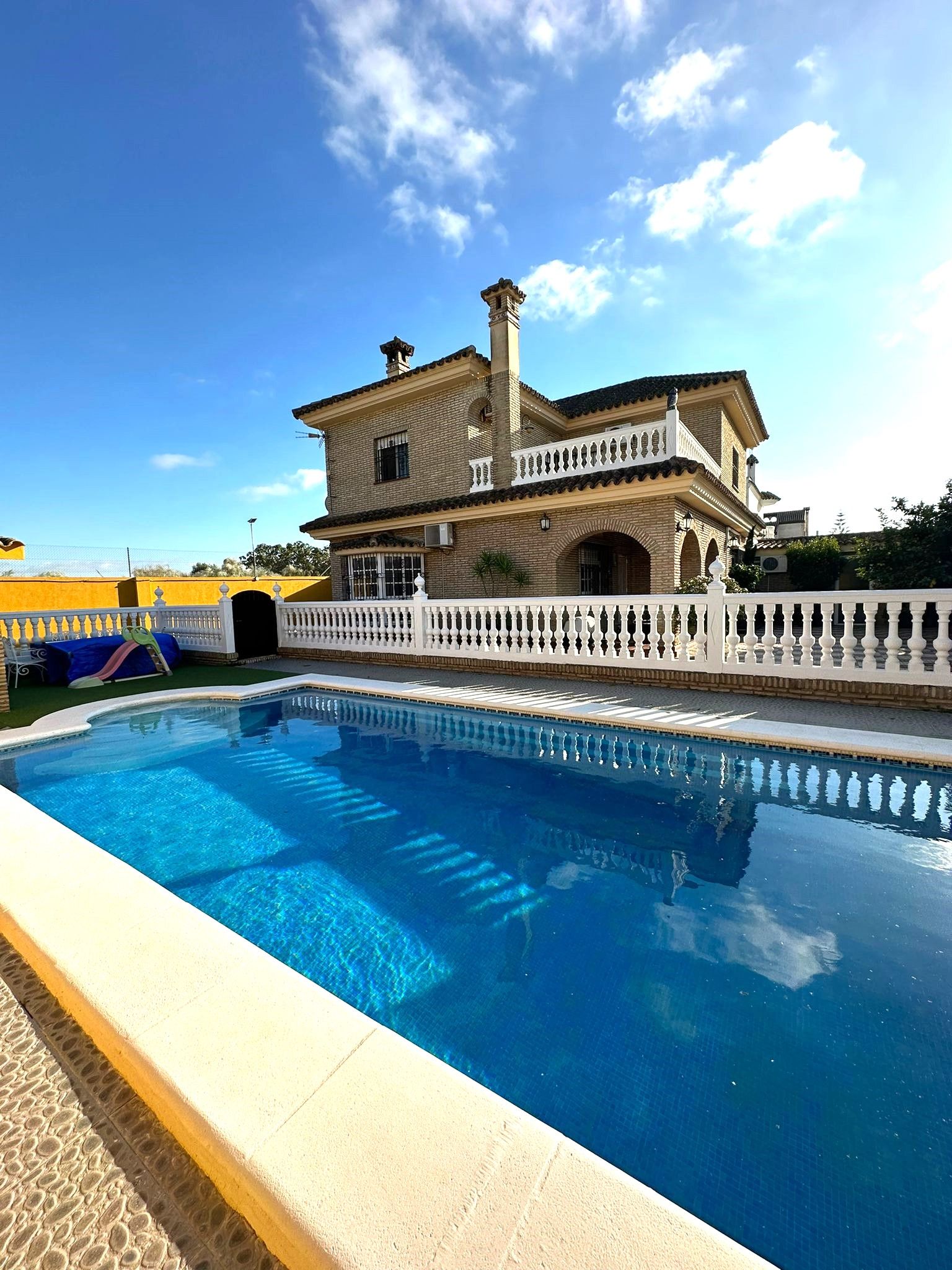 Piscina de Casa o xalet en venda en El Puerto de Santa María amb Aire condicionat, Jardí privat i Terrassa