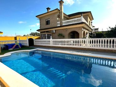 Villa con piscina in vendita a Ctra Sanlúcar - Cuatro Pinos
