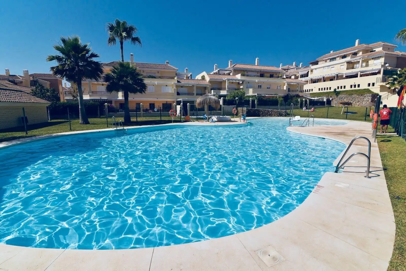 Piscina de Planta baja en venta en Vélez-Málaga con Aire acondicionado, Jardín privado y Terraza