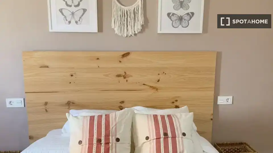 Habitación de Piso de alquiler en Valencia con Aire acondicionado, Calefacción y Amueblado