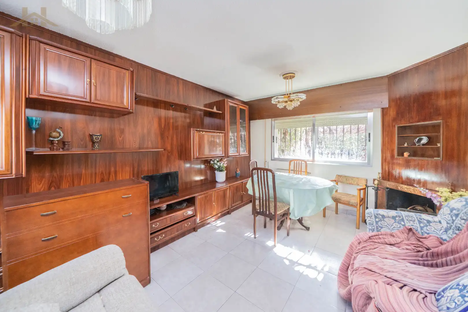 Sala d'estar de Casa adosada en venda en Pozuelo de Alarcón amb Aire condicionat, Jardí privat i Terrassa